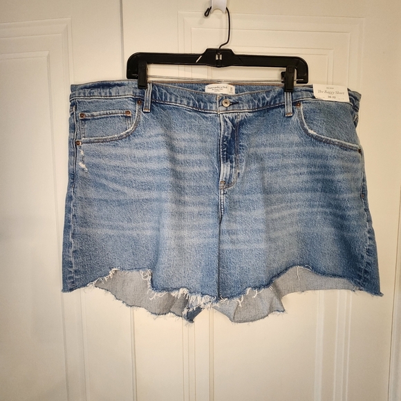 NWT Abercrombie & Fitch Women's 90sThe Baggy Shorts Plus SZ 36/22 Cut Off Denim - Picture 1 of 11